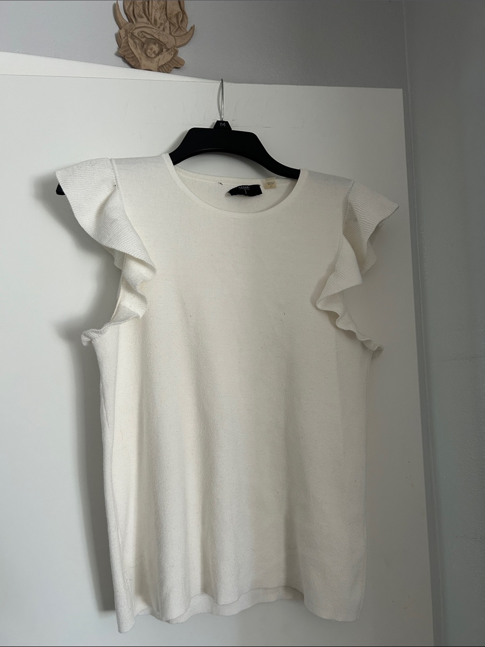 Tahari White Ruffle Sleeve Knit Tank